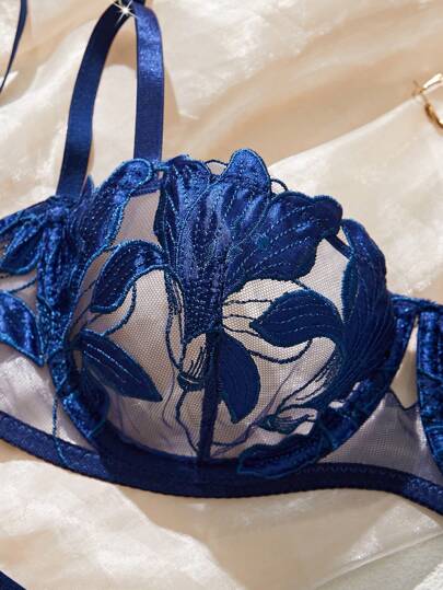 Maple Leaf Geborduurde Doorschijnende Bralette String Set, Verleidelijke Lingerie Set view 5