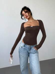 Aloruh Body de manga larga negro con cuello cuadrado, detalles de encaje, empalme delantero y lazo artesanal de mujer elegante y sexy