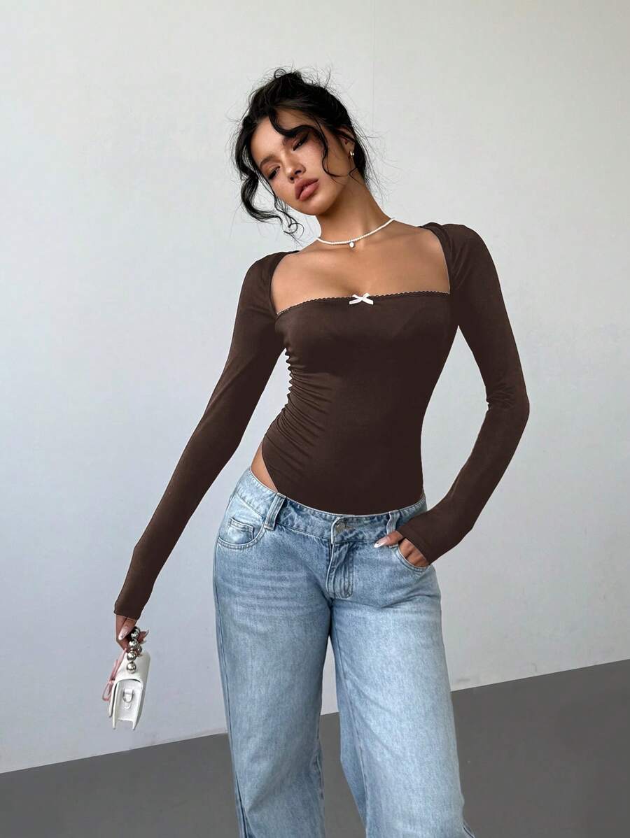 Aloruh Body de manga larga negro con cuello cuadrado, detalles de encaje, empalme delantero y lazo artesanal de mujer elegante y sexy