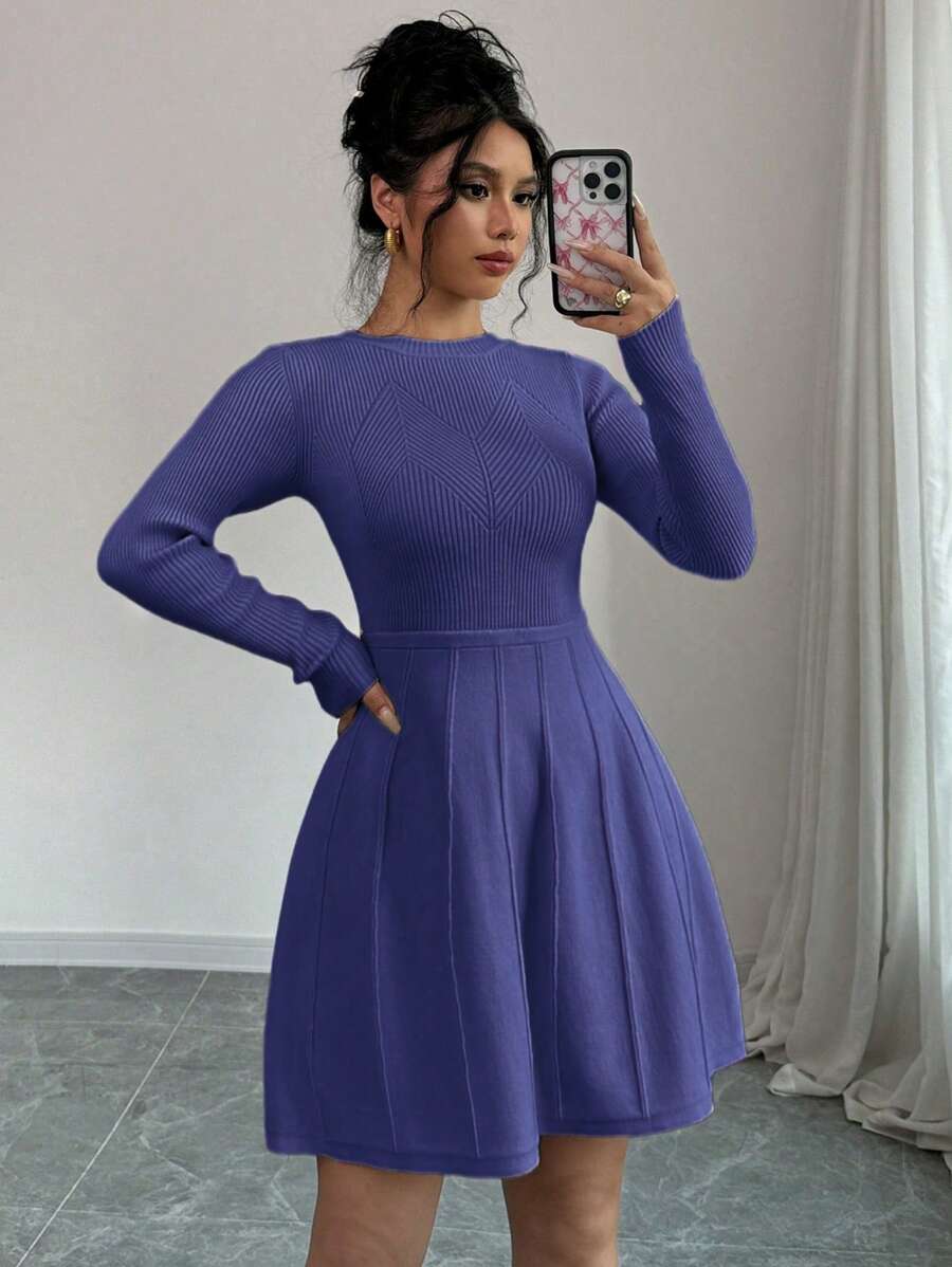 Chiquease Robe pull moulante mi-longue violet de type A en couleur unie - bleu indigo - Voir 1