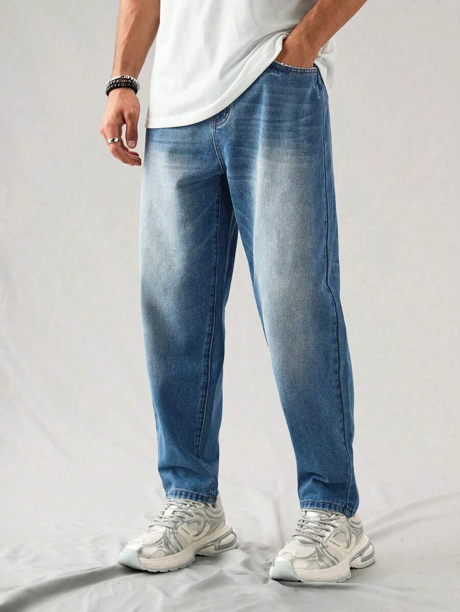 Manfinity Hypemode Pantalones vaqueros casuales de corte recto y ajuste relajado en azul oscuro lavado para hombre - Lavado ligero - Ver 1