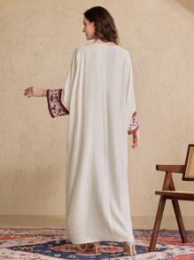 Al Najma 传统土耳其和阿拉伯长袍，正面和袖口有花卉刺绣，朴素 - 彩色 - 查看 11