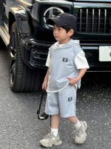 SHEIN Leap Crew مجموعة 3 قطع من الملابس لحديثي الولادة البنين/البنات : توب بقلنسوة محبوك ناعم بدون أكمام، و ملابس علوية كم قصير بياقة دائرية، و شورت بخصر مطاطي - رمادي - مشاهدة 4