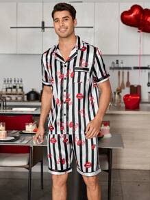 CoupledUp 唇纹印花仿丝翻领开衫短袖短裤男士睡衣套装 - 黑與白 - 查看 7