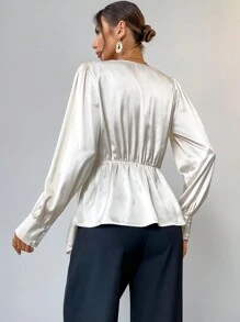 SHEIN Privé Blusa elegante y chic para uso diario, de unicolor, con escote en V, volantes y diseño de empalme, estilo moderno y elegante para mujeres, ideal para el Día de San Valentín - Albaricoque - Ver 3