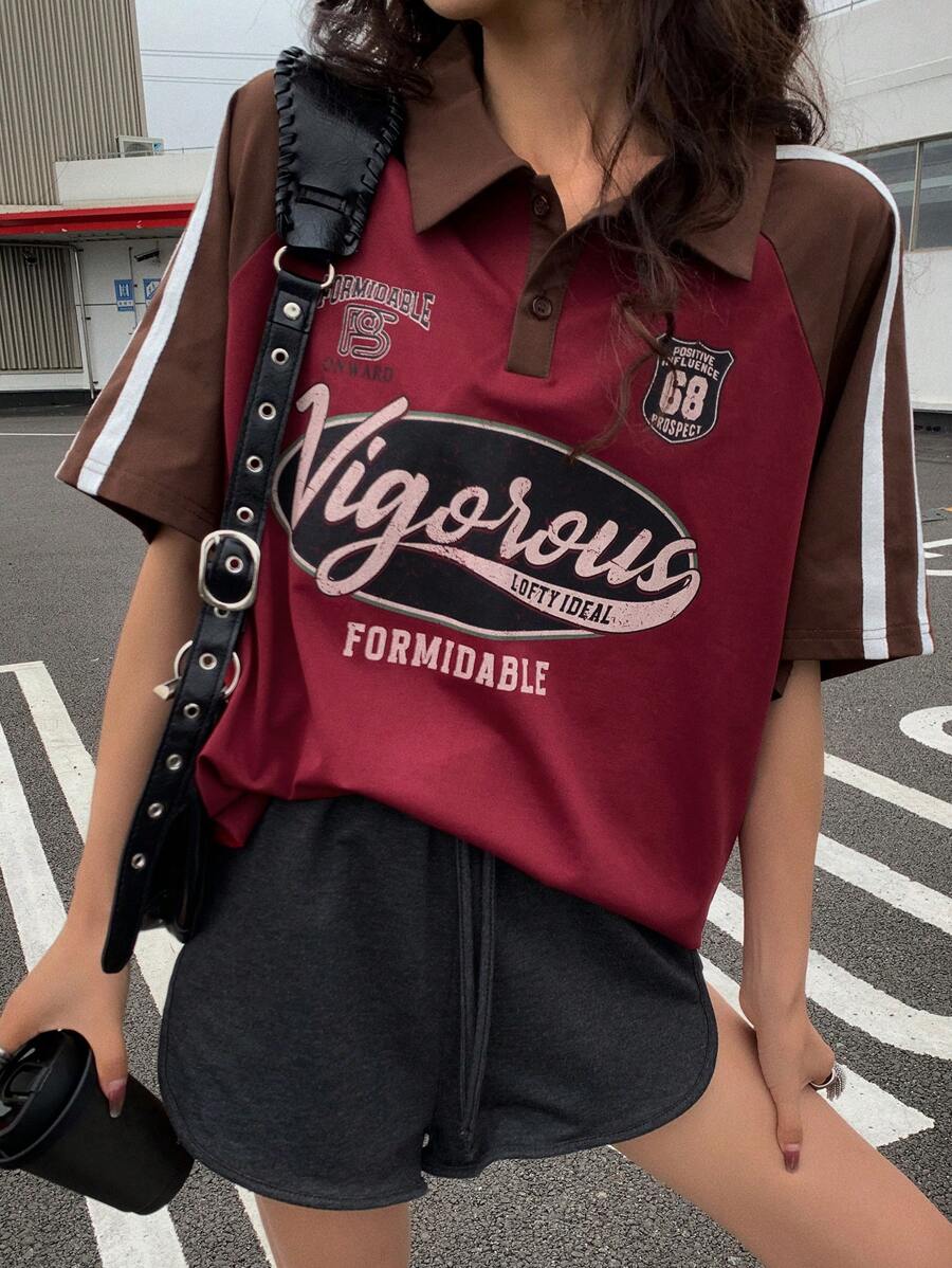 DAZY Camiseta polo de manga corta con bloqueo de color y estampado de letras, camiseta gráfica de estilo callejero retro para mujeres