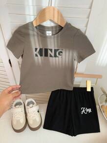 SHEIN Set de 2 piezas de top de manga corta de cuello redondo suave de punto y pantalones cortos de cintura elástica para bebé, niño o niña