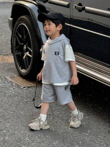 SHEIN Leap Crew مجموعة 3 قطع من الملابس لحديثي الولادة البنين/البنات : توب بقلنسوة محبوك ناعم بدون أكمام، و ملابس علوية كم قصير بياقة دائرية، و شورت بخصر مطاطي - رمادي - مشاهدة 5