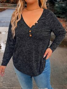 SHEIN LUNE Camiseta casual de manga larga con cuello en V y diseño de botones para mujer de talla grande, de manga raglán, de costilla, para otoño y verano - Negro - Ver 1
