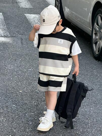 SHEIN Little Byeori 2pcs Set Young Boys Casual Comfortable Fashion Simple Versatile Summer Cute 2 In 1 Striped Crew Neck Tee & Elastic Waist Shorts Outfit, Suitable For Daily Wear, School, Outings, Sports, Spring/Summer, Fleece, Thickened