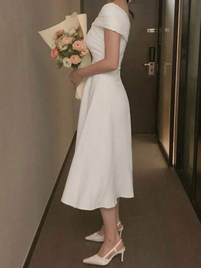 DAZY 女士露肩修身中长连衣裙，优雅吊带裙，适合婚礼和鸡尾酒会穿着