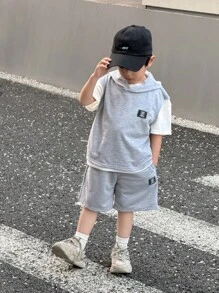 SHEIN Leap Crew مجموعة 3 قطع من الملابس لحديثي الولادة البنين/البنات : توب بقلنسوة محبوك ناعم بدون أكمام، و ملابس علوية كم قصير بياقة دائرية، و شورت بخصر مطاطي - رمادي - مشاهدة 6