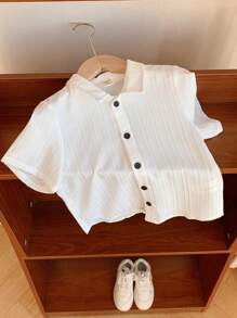 SHEIN 一件装青少年男童休闲学院风舒适翻领宽松白色短袖衬衫，适合日常通勤上学、休闲学院风、返校季、生日派对、聚会、演出、婚礼、洗礼、返校日、日常穿着、上学、旅行、运动，适合春夏季节。 - 白色 - 查看 3