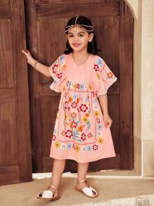 SHEIN Young Girl Casual Matching Mother-Daughter V-Neck Short Sleeve Dress With Flower Pattern And Lace Hem Decoration,Suitable For Spring And Summer, Perfect For Vacations - Pink - View 5