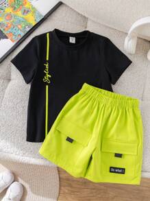 SHEIN Conjunto de 2 piezas para niños pequeños: Camiseta de cuello redondo casual y pantalones cortos tipo cargo verde neón, apto para primavera/verano, ideal para uso diario, deportes, salidas, escuela, reuniones, festivales, actuaciones y sesiones fotográficas