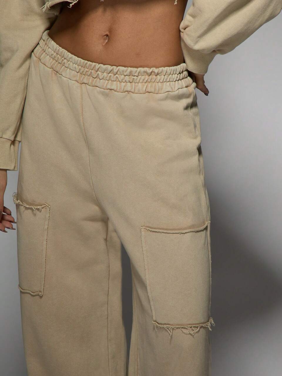 MISSGUIDED Set aus kurzem Kapuzenpullover mit Reißverschluss und Jogginghose mit weitem Bein