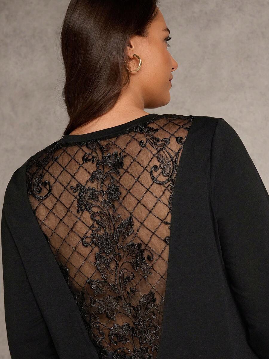 SHEIN Clasi T-shirt casual à col rond et dos en dentelle pour femmes grande taille, minimaliste et élégant pour un port quotidien - Noir - Voir 1