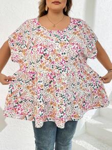 SHEIN CURVE+ Damen Große Größen Sommer Urlaub locker sitzende Bluse mit Rundhalsausschnitt, kurzen Ärmeln und gerüschtem Saum, Boho Urlaubsstil mit zart gemustertem Blume Muster