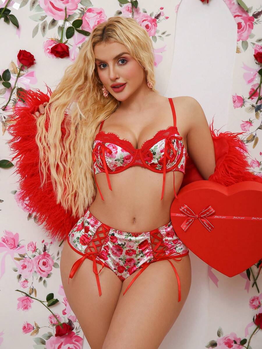 مجموعة ملابس داخلية نسائية رومانسية مكونة من 2 قطع (صدرية وسروال) مع رسومات زهرية وأسلوب ربطة دافئة للاحتفال بعيد الحب - الأسود - مشاهدة 1