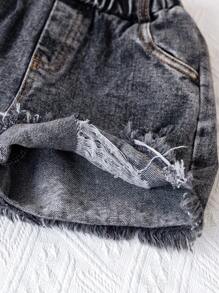 SHEIN 两件套：少女角色印花短袖上衣 + 破洞下摆牛仔短裤 - 灰色 - 查看 8