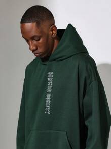 SUMWON Sudadera con capucha grande y holgada de moda urbana para otoño e invierno, con estampado de letra gótica y bolsillo canguro