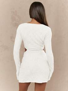 MISSGUIDED 纹理弹力剪裁长袖迷你派对连衣裙，高方形领口和褶饰细节，非常适合俱乐部之夜约会之夜春夏时尚 - 米色 - 查看 2