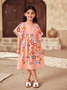 SHEIN Young Girl Casual Matching Mother-Daughter V-Neck Short Sleeve Dress With Flower Pattern And Lace Hem Decoration,Suitable For Spring And Summer, Perfect For Vacations - Pink - View 3