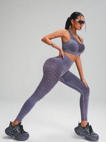 Innovista Violetter Wascheffekt Jeans-Look Nahtloses Sportset mit hoher Elastizität 2 Stücke für Damen, nahtloser Sport-BH mit mittlerer Stützfunktion und Racerback-Design sowie Push-up Effekt und Workout Biker Leggings Set, Alltagsoutfit & Workout Set, Yoga Set, Fitnessstudio Set, Laufoutfit, Herbst-Winter Tragekleidung, Pilates, Outdoor Yoga