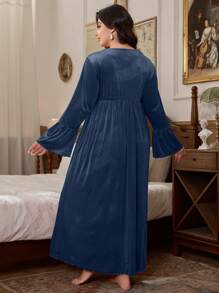 Plus Size Retro French Lace Trim V-Neck Velvet Long Sleeve Nightgown - Blue - View 2