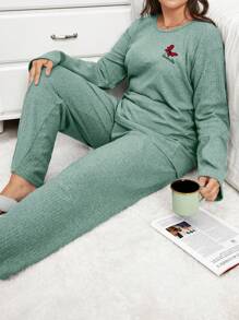 RueChic 100% Cotton 2pcs Plus Butterfly Embroidery Detail PJ Set - Green - View 3