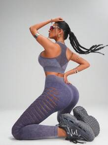 Innovista Violetter Wascheffekt Jeans-Look Nahtloses Sportset mit hoher Elastizität 2 Stücke für Damen, nahtloser Sport-BH mit mittlerer Stützfunktion und Racerback-Design sowie Push-up Effekt und Workout Biker Leggings Set, Alltagsoutfit & Workout Set, Yoga Set, Fitnessstudio Set, Laufoutfit, Herbst-Winter Tragekleidung, Pilates, Outdoor Yoga