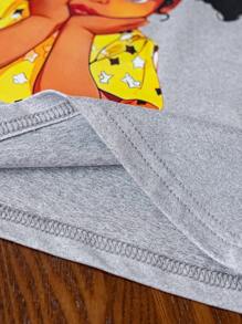 SHEIN 2 件年轻女孩印花可爱图案灰色 T 恤 + 黑色破洞牛仔短裤，休闲街头风格服装 - 灰色 - 查看 3