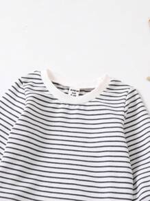 SHEIN 2 件装男婴条纹长袖上衣 + 围兜裤套装，时尚实用的婴儿服装，适合春秋季节 - 彩色 - 查看 13