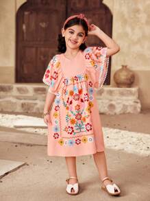 SHEIN Young Girl Casual Matching Mother-Daughter V-Neck Short Sleeve Dress With Flower Pattern And Lace Hem Decoration,Suitable For Spring And Summer, Perfect For Vacations - Pink - View 1