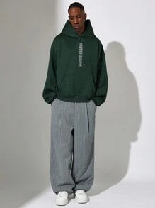SUMWON Sudadera con capucha grande y holgada de moda urbana para otoño e invierno, con estampado de letra gótica y bolsillo canguro