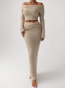 Aloruh Elegant Solid Off Shoulder Top And Fishtail Skirt 2 Pieces Set, Modern Outfit With Metal Decor For Party