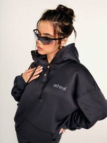 Athîral 女士休闲字母刺绣落肩宽松袋鼠口袋半扣抽绳连帽衫运动衫保暖防寒套头衫 - 深灰色 - 查看 2