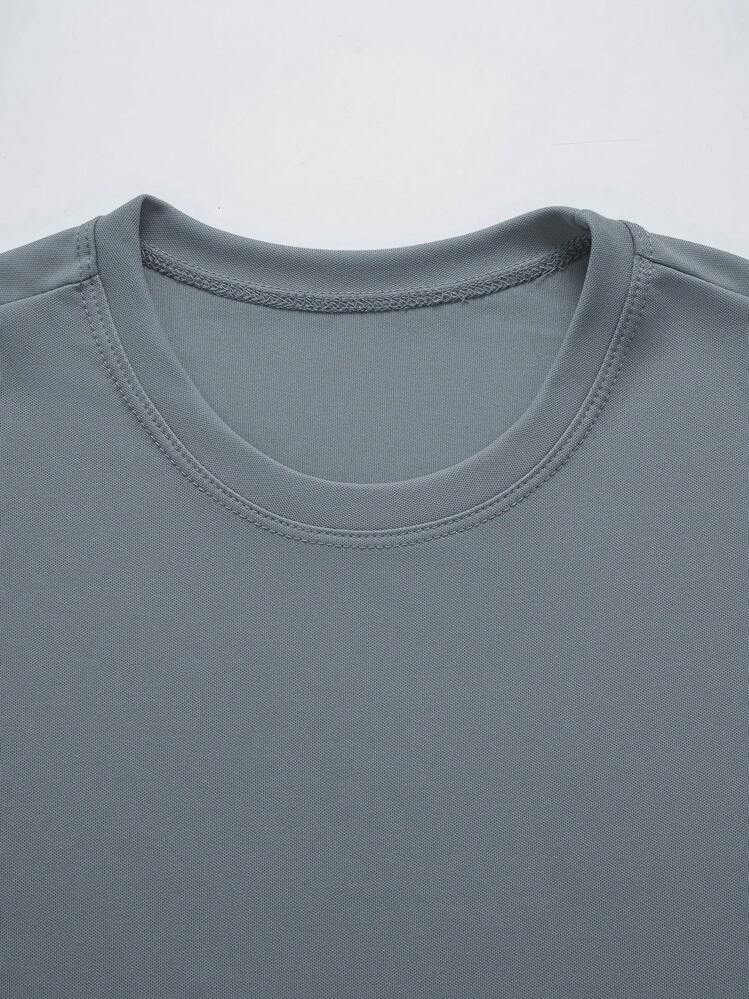 تي شيرت كاجوال بأكمام طويلة وياقة طاقم مطبوع عليه...