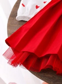 SHEIN Conjunto de vestir elegante y de alta calidad para vacaciones de otoño para niñas jóvenes con falda de malla roja casual, camisa con cuello y estampado de corazones con forro plisado de malla