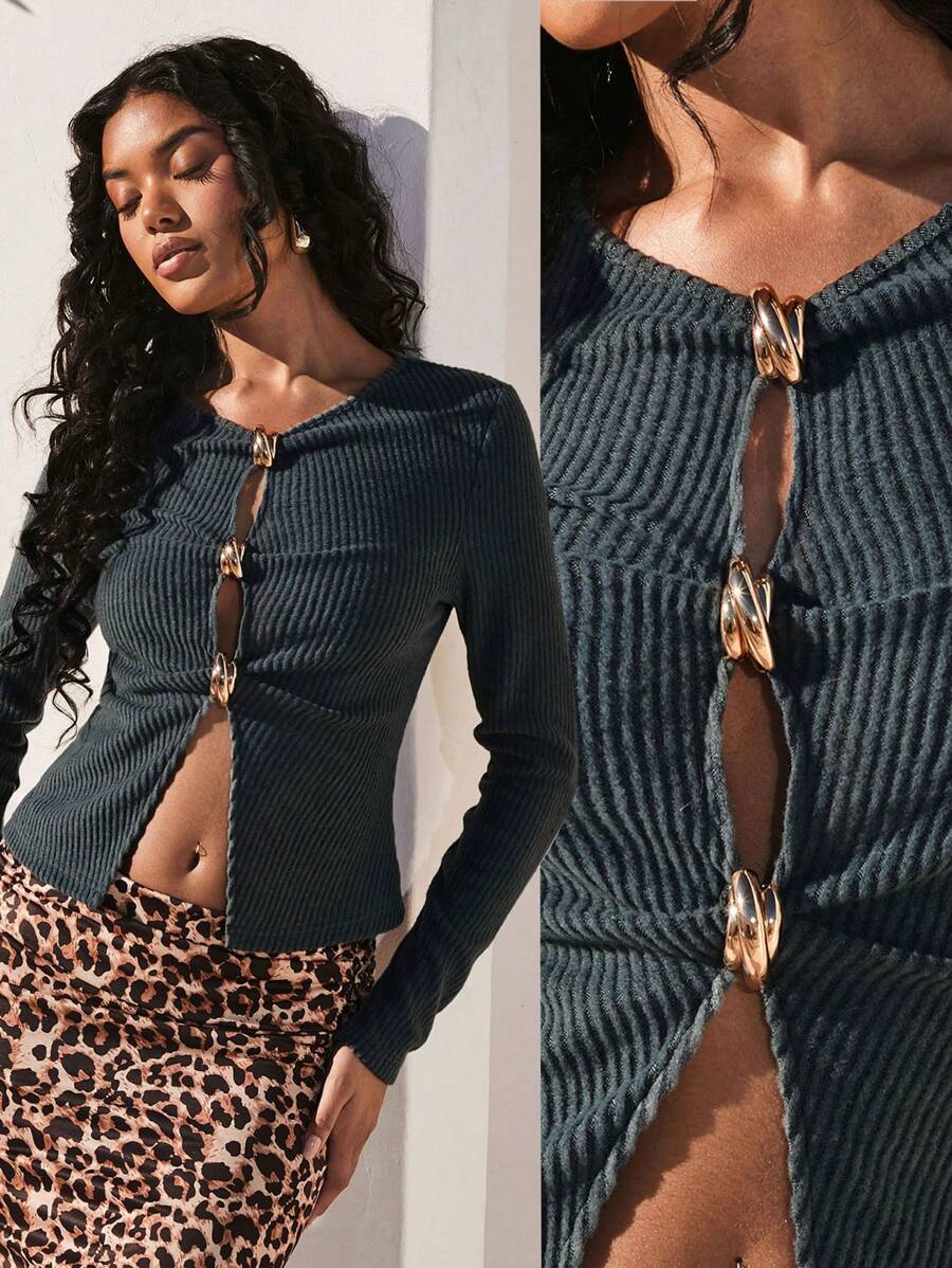 Opulessa Maglietta casual con bottone decorativo in metallo tinta unita, moda minimalista adatta all'uso quotidiano - Grigio Scuro - Visualizzare 1