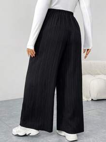 SHEIN Essnce Plus Size Women's Spring Summer Cruise Outfits Women Old Money Style Women Business Casual Woman Vacation New Style Fashion Casual Commuting Elegant Woman Black Textured Fabric Loose Wide-Leg Pants, Pocket Wide-Leg Pants, Formal Pants, Workplace Pants Baggy Pants - Black - View 2