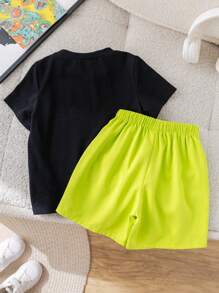 SHEIN Conjunto de 2 piezas para niños pequeños: Camiseta de cuello redondo casual y pantalones cortos tipo cargo verde neón, apto para primavera/verano, ideal para uso diario, deportes, salidas, escuela, reuniones, festivales, actuaciones y sesiones fotográficas