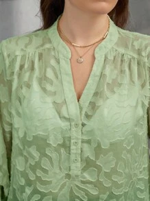 SHEIN Clasi بلوزة أنيقة ذات أكمام مفرغة باللون الأزرق الغامق، مناسبة للمرأة ذات البدانة الزائدة للعمل والارتداء اليومي