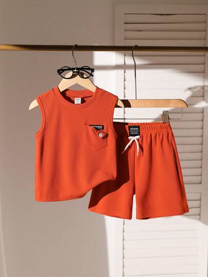 SHEIN Set de 2 piezas de top y shorts deportivos de estilo escolar minimalista y lindo para niño, ideal para el verano y vacaciones