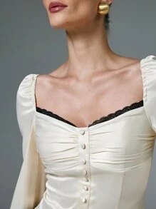 Poéselle Blusa de satén con mangas de farol, adornos de encaje negro y contraste de satén para mujer elegante, ropa de mujer para Navidad, blusa de manga larga, ropa de mujer de negocios, ropa de mujer de otoño e invierno