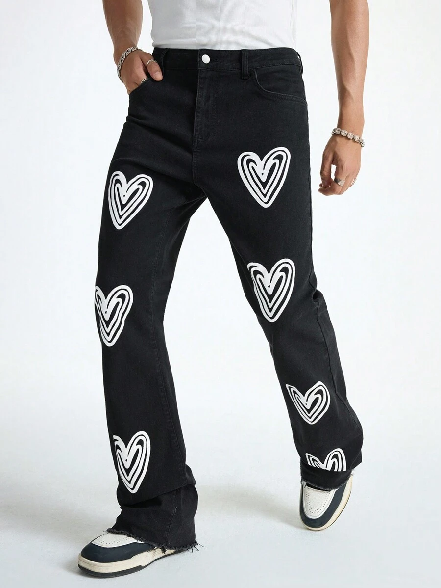 Manfinity EMRG Quần ống loe in hình trái tim denim đen cho nam, StreetEZ - màu đen - Xem 1