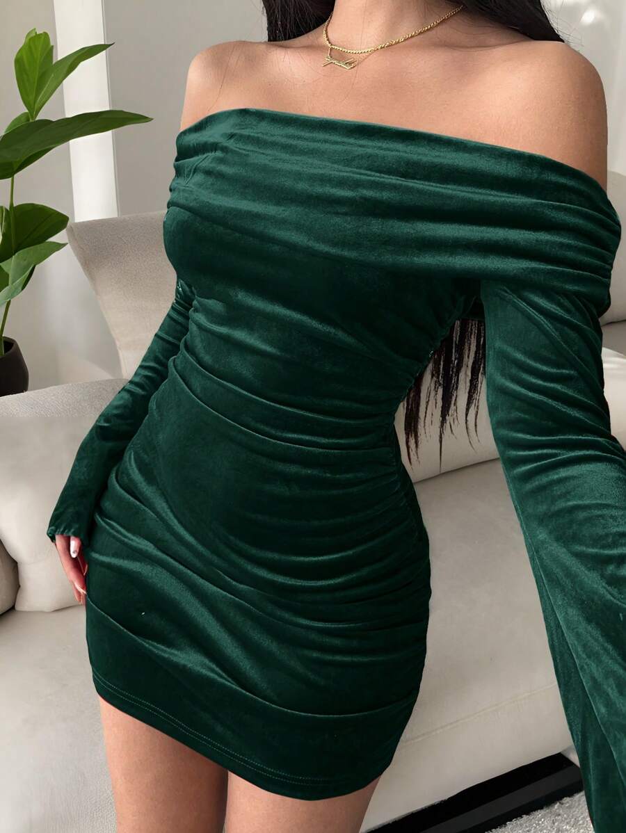 Muchica Vestido corto verde oscuro de terciopelo con hombros descubiertos y mangas acampanadas para mujer - Verde Oscuro - Ver 1