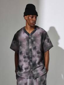 SUMWON Chaqueta de moda con estampado tie-dye, estilo de calle internacional, con diseño de béisbol, tipo varsity, abotonada, de manga corta, de talla grande, de uso unisex, para todas las temporadas y como prenda de vestir casual - Multicolor - Ver 3