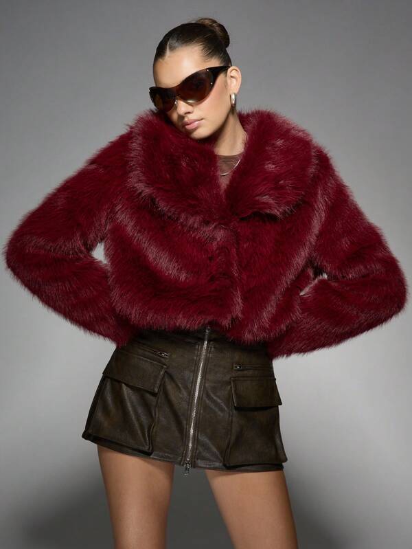 MISSGUIDED Giacca corta di lusso in pelliccia sintetica, capo invernale di , morbido e soffice cappotto da sera, abbigliamento esterno di design, moda per feste, cocktail ed eleganti occasioni natalizie