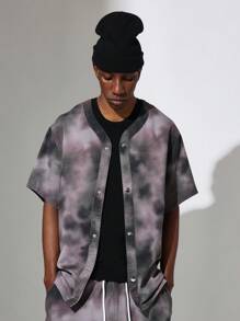 SUMWON Chaqueta de moda con estampado tie-dye, estilo de calle internacional, con diseño de béisbol, tipo varsity, abotonada, de manga corta, de talla grande, de uso unisex, para todas las temporadas y como prenda de vestir casual - Multicolor - Ver 2
